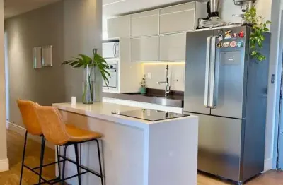 Apartamento 100% reformado no altiplano – 2 suítes e 2 vagas garagem