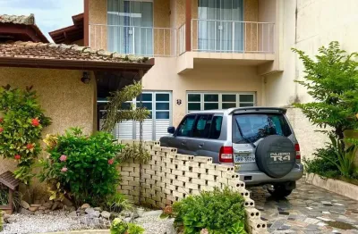 Casa 4 dormitórios com edícula independente de 2 dormitórios