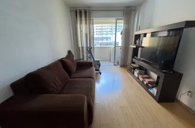 Apartamento 1 dormitório no centro de florianópolis - mobiliado e com vaga coberta!