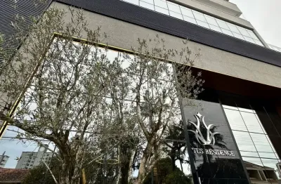Apto com lazer completo - 2 suites e 2 vagas semi mobiliado bem no centro de itajai