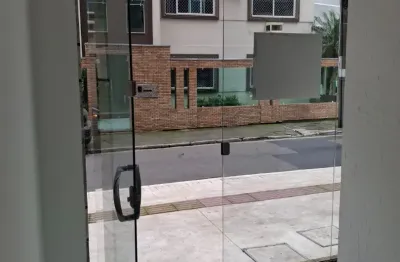 Sala locação no centro de balneario camboriú com 35 m² e banheiro