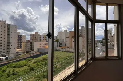 Apto 3 quartos - 1 suíte - semi mobiliado e 1 vaga coberta no tabajaras