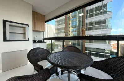 Apto com 3 suites, mobiliado, 2 vagas e acesso a praia na meia praia