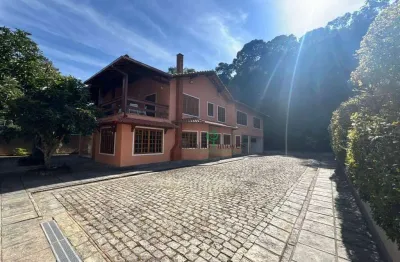 Casa com 6 dormitórios à venda, 469 m² por r$ 2.100.000,00 - green valley - teresópolis/rj