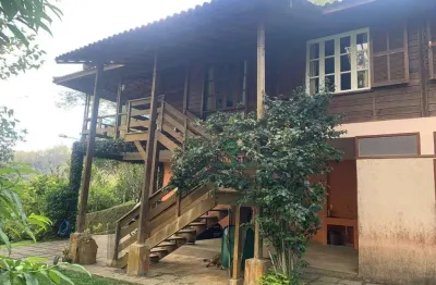 Casa com 3 dormitórios à venda, 140 m² por r$ 750.000,00 - albuquerque - teresópolis/rj