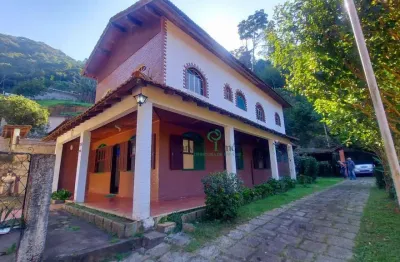 Casa com 3 dormitórios à venda, 182 m² por r$ 800.000,00 - albuquerque - teresópolis/rj