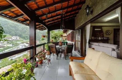 Casa com 4 dormitórios à venda, 178 m² por R$ 1.500.000,00 - Quinta da Barra - Teresópolis/RJ