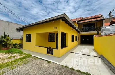 Casa residencial com 4 quartos e 3 banheiros, perfeito para vida em família!