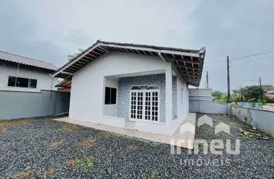 Casa com 3 quartos para alugar na Martin Maul, 95, Iririú, Joinville