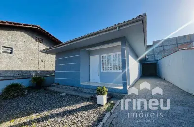 Casa com 3 quartos para alugar na Elly Mebs, 29, João Costa, Joinville