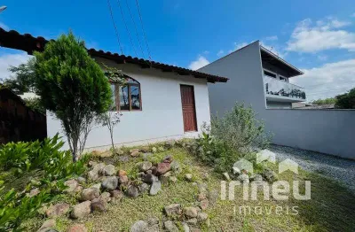 Paz e tranquilidade - casa em rua sem saída com amplo quintal!