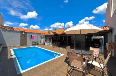 VENDO Casa com Piscina e Armários Planejados na Região Leste