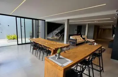 Casa com 4 quartos de porteira fechada no bairro novo santos dumont