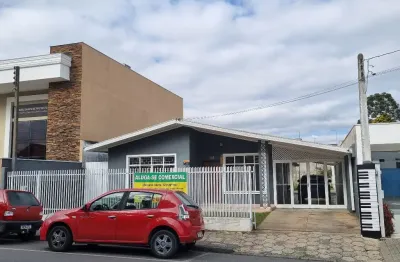 Casa comercial para alugar  com 224m2, centro de campo largo, prox. a abaré, mais pátio com 250 m2