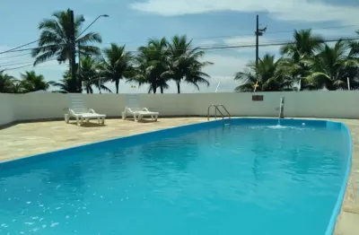 Oportunidade!!! apartamento amplo, 2 dormitórios, 2 banheiros, sacada, á beira mar com piscina - r$299 mil