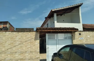 2 casas sobresposta em área de 250m² com suite e área gourmet - r$ 498 mil