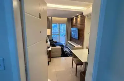 530mil - apartamento 2 dorm, todo smart, com comandos via voz e app e decoração de luxo, completamente mobiliado e equipado na guilhermina, a 450m do mar.