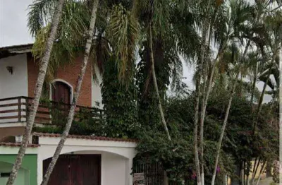 Belo sobrado isolado  no flórida com 4 dormitórios, a menos de 200 metros da praia, $950.000 apenas à vista