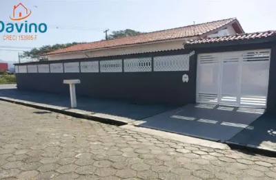 Linda casa em mongaguá com 3 dormitórios, a menos de 200 metros da praia, $550.000 aceita financiamento bancário, fgts, minha casa, minha vida