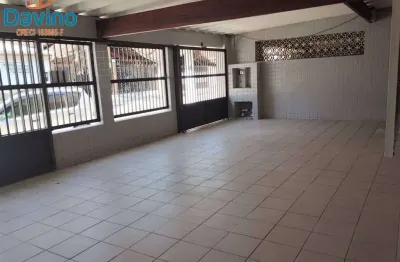 Casa isolada na guilhermina, com 2 dormitórios sendo uma suíte, r$720.000,00 aceita financiamento bancário, fgts