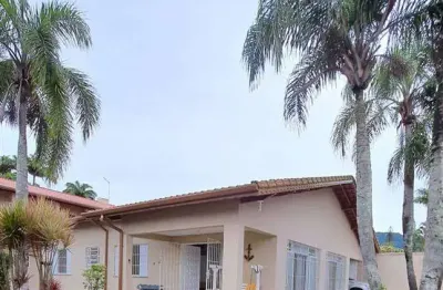 Linda casa isolada no flórida 3 dorms. + edicula, 300 metros da praia