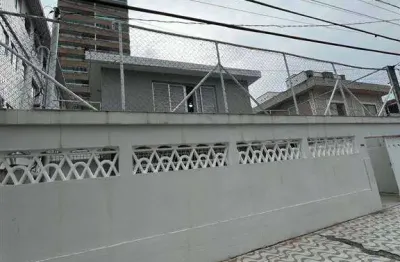 Sobrado isolado 2 quadras da Praia Guilhermina com piscina. Estuda entrada  e parcelas direto, analisa carro como parte de pagamento.


Oportunidade para 




Espaçoso sobrado isolado na Guilhermina! 