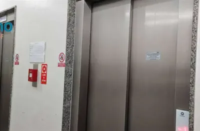 Oportunidade! Apartamento grande com 1 dormitório na quadra da Praia da Guilhermina.