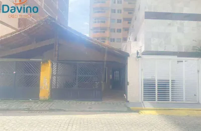 570mil a vista - cas atérrea há 150metros do mar d apraia d aa viação 3 dormitórios - esta sendo reformada.