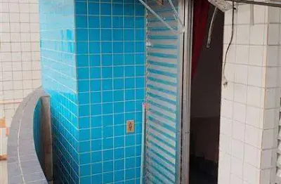 Apartamento com 2 dormitórios, sacada e lazer com piscina a 400 metros da praia da aviação por apenas r$279.000 à vista ou financiamento bancário