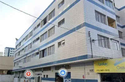 Belo kitão dividido em quarto, sala e cozinha, com vaga de garagem (rotativa), localizado a menos de 150 metros da praia da ocian, por apenas r$179.000 à vista ou pelos bancos