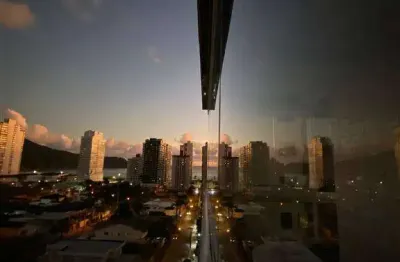 Apartamento 2 suites 2 vagas andar alto fino acabamento pertinho do mar do canto do forte alto padrão.