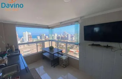 Apartamento andar alto no canto do forte com armarios planejados, sacada envidraçada, e uma linda vista do mar.