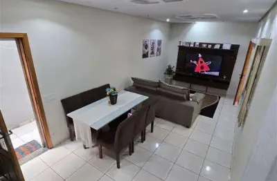 Lindo sobrado com 3 dormitórios, sacada, 2 vagas de garagem, 350 metros da praia da aviação por r$670.000 à vista ou pelos bancos