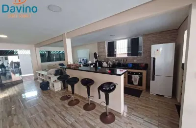 Linda e ampla casa térrea com 3 dormitórios mais edícula na praia do caiçara.