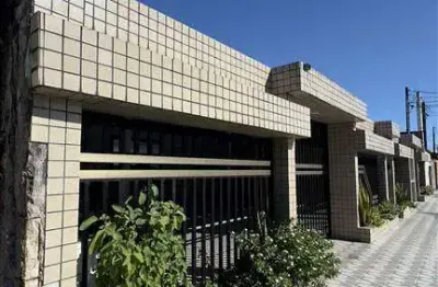 Casa de condomínio térrea – porteira fechada com quintal e churrasqueira!