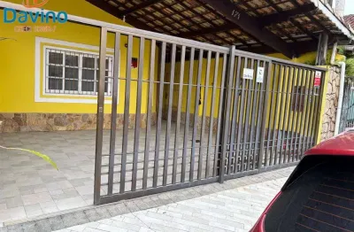 480 Mil - Linda casa espaçosa,3 quartos, 170 metros da praia do Caiçara.