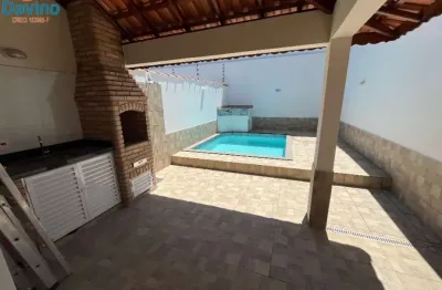 Casa térrea reformada com piscina e churrasqueira lado praia