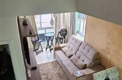 Lindo sobrado com arquitetura européia, 2 suítes, planejados,espaço gourmet há 300 metros da Praia da Aviação.