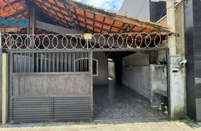Casa geminada a 300 metros do mar da vila guilhermina. 590mil