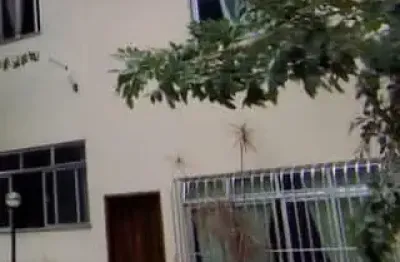 Alugo casa duplex em condomínio  com 2 quarto(s) e 2 banheiros