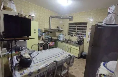 Casa com 3 quarto(s) e 2 banheiro(s) para alugar, 245 m² por r$ 3200 / mês