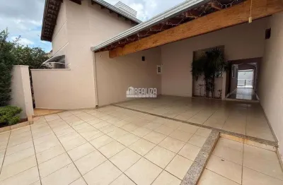 Casa com 4 quarto(s) e 3 banheiro(s) para alugar, 206 m² por r$ 6800 / mês