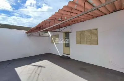 Casa com 3 quarto(s) e 2 banheiro(s) para alugar, 81 m² por r$ 1130 / mês