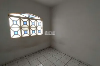 Casa com 3 quarto(s) e 1 banheiro(s) para alugar, 140 m² por r$ 1250 / mês