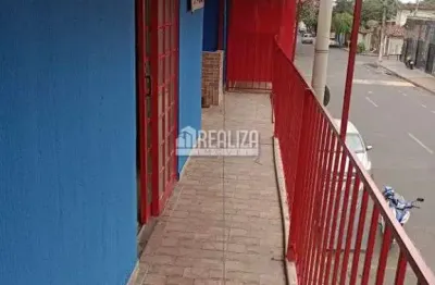 Casa com 2 quarto(s) e 2 banheiro(s) para alugar, 215 m² por r$ 1500 / mês