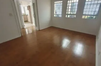 Casa com 5 quarto(s) e 3 banheiro(s) para alugar, 223 m² por r$ 6000 / mês