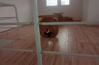 Casa com 2 quarto(s) e 2 banheiro(s) para alugar, 40 m² por r$ 1800 / mês