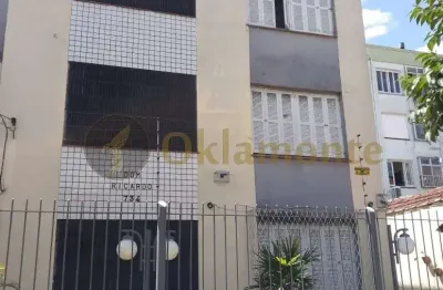Casa com 1 quarto(s) e 1 banheiro(s) para alugar, 28 m² por r$ 1150 / mês