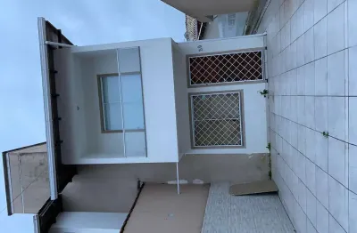 Casa com 2 quarto(s) e 2 banheiro(s) para alugar, 115 m² por r$ 3900 / mês