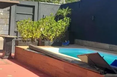 Casa com 2 quarto(s) e 2 banheiro(s) para alugar, 100 m² por r$ 2300 / mês